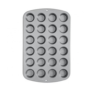 Tavi metalice pentru copt